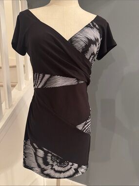 Joseph Ribkoff. Black & White colour block with abstract print . Size 4